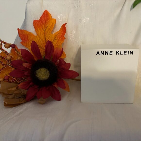 Anne Klein beautiful Black wrist watch for any occasion - Picture 8 of 9